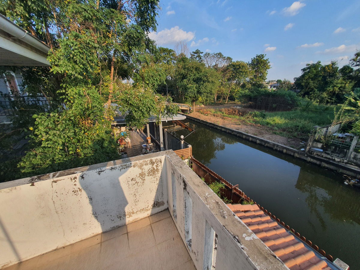 picture 2-Storey Detached House, 79.65 sq.w., Salathammasop 3, Taling Chan – Bangkok with nearly 400 sq.m. of living space. canal-side atmosphere - 24/40