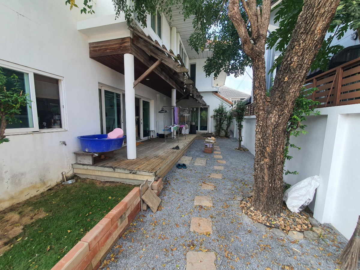 picture 2-Storey Detached House, 79.65 sq.w., Salathammasop 3, Taling Chan – Bangkok with nearly 400 sq.m. of living space. canal-side atmosphere - 4/40