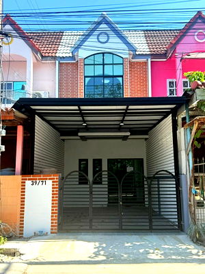 ทาวน์โฮม กรุงเทพมหานคร : ทาวน์เฮ้าส์ รีโนเวทใหม่ ทำเลดี หมู่บ้าน มหาลาภ2 ถนนเมนคู้ซ้าย มิตรไมตรี คู้ฝั่งเหนือ หนองจอก มีเฟอร์นิเจอร์ หน้าบ้านไม่ชนใคร