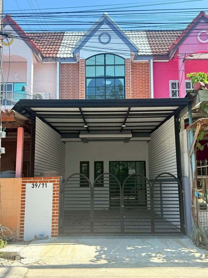 รูป ทาวน์เฮ้าส์ รีโนเวทใหม่ ทำเลดี หมู่บ้าน มหาลาภ2 ถนนเมนคู้ซ้าย มิตรไมตรี คู้ฝั่งเหนือ หนองจอก มีเฟอร์นิเจอร์ หน้าบ้านไม่ชนใคร - รูปที่ 1/21