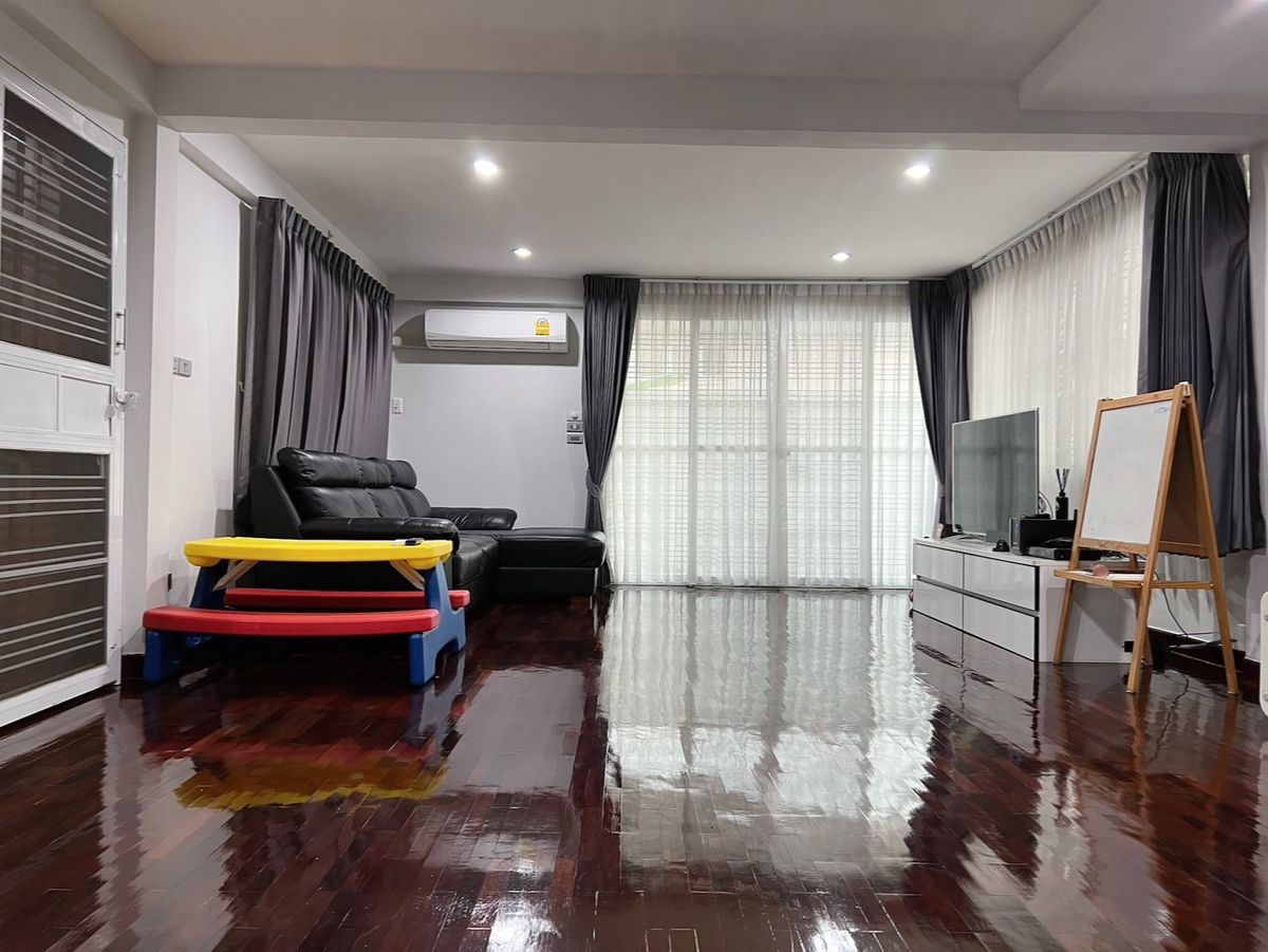 picture 🏡 For Sale: Fully Renovated 2-Storey Detached House – Vibhavadi Location 🚇 Near MRT Ratchadaphisek | 🛍️ Close to Central Ladprao - 4/26