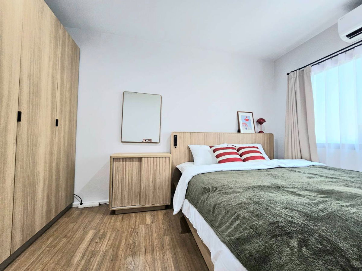 picture [Rent] 3-story townhome, Baan Klang Muang, Rama 9 - Krungthep Kreetha, convenient travel, the road in front of the house is very wide. - 11/16