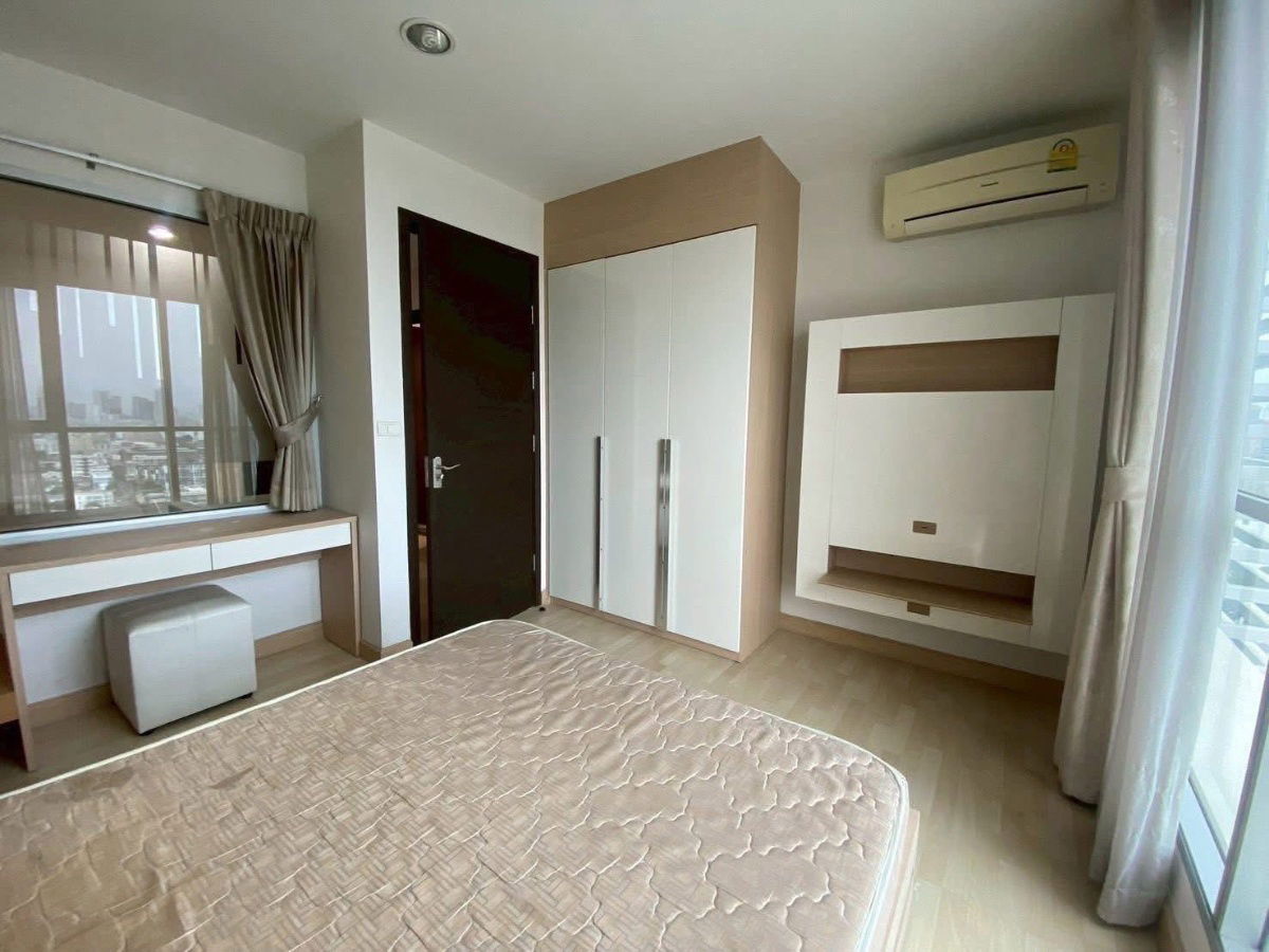 รูป Y135📌ให้เช่าคอนโด Rhythm Ratchada (ริทึ่ม รัชดา)ใกล้ MRT รัชดาภิเษก พร้อมอยู่ เฟอร์นิเจอร์และเครื่องใช้ไฟฟ้า - รูปที่ 3/5