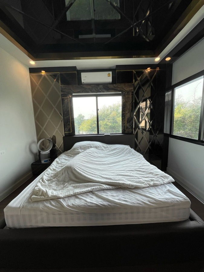 picture For rent Setthasiri Pattanakarn , 4 bedrooms big garden, Pet friendly - 7/18