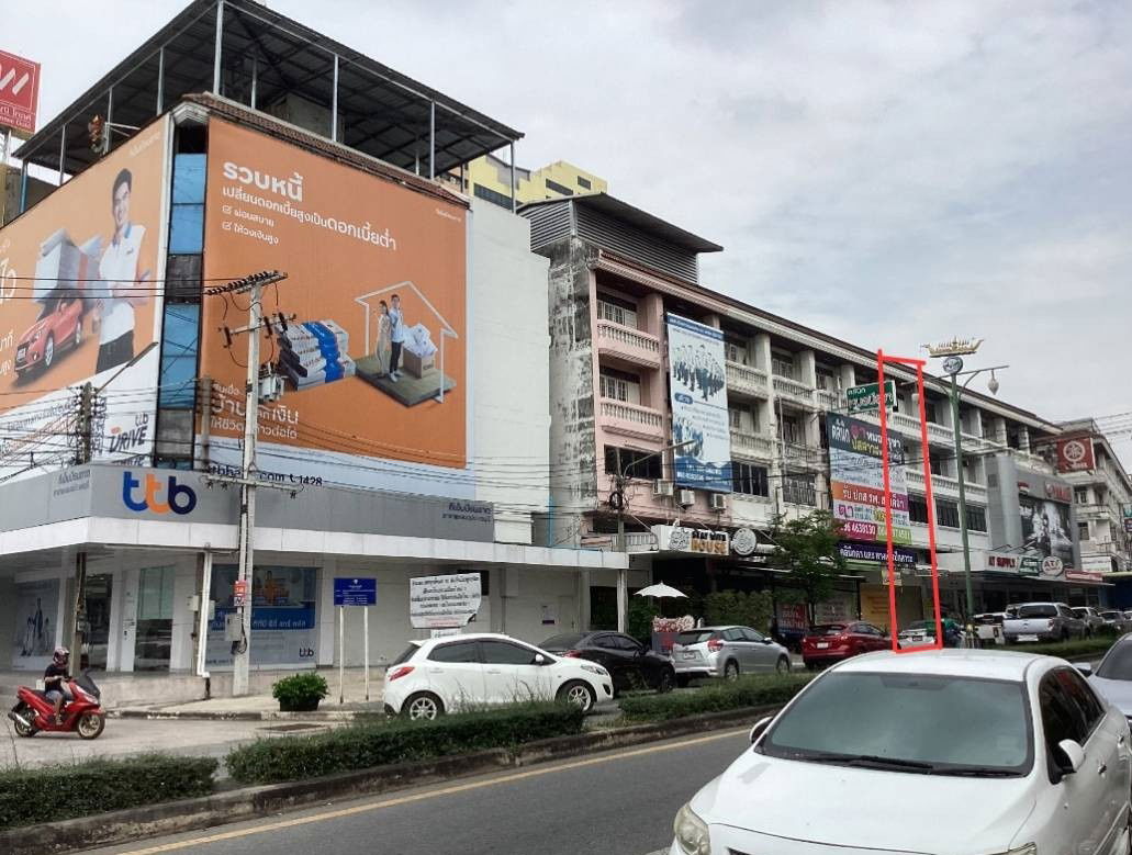 รูป (รีโนเวทพร้อมอยู่) ขายอาคารพาณิชย์ 1 ห้อง (4 ชั้นครึ่ง) ถนนเข้าตลาดสี่มุมเมือง แหลมฉบัง - รูปที่ 2/6