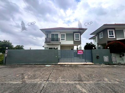 Houses for sale Makro Bangbuathong : Two-story detached house, corner unit, in a tranquil setting on Ratchaphruek Road, near Robinson Ratchaphruek. Convenient transportation.