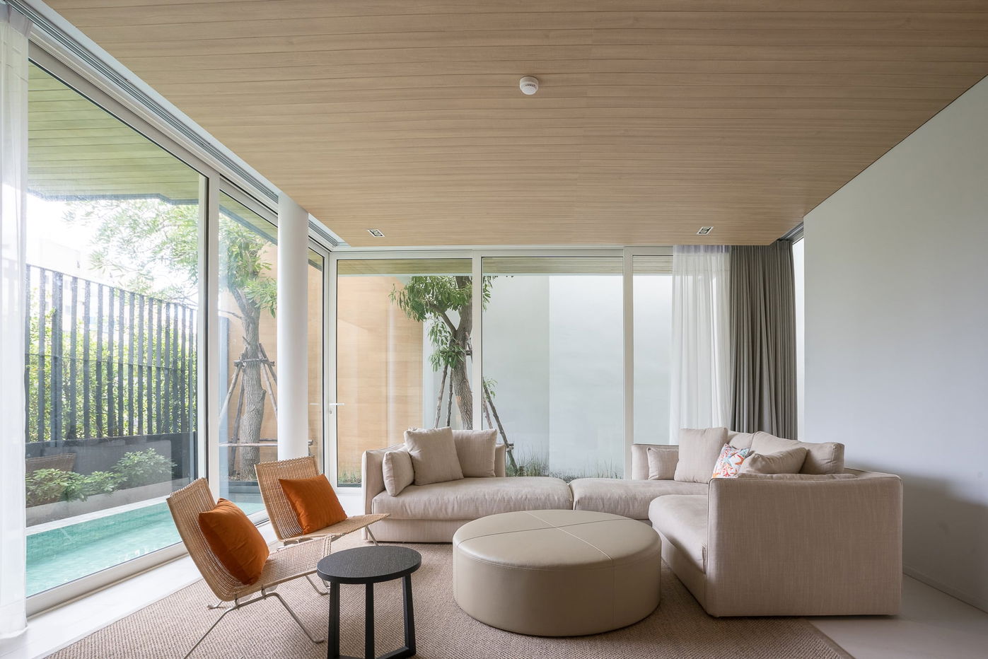 picture Luxury 3-Bedroom Pool Villa for Rent in Na Jomtien - 7/17