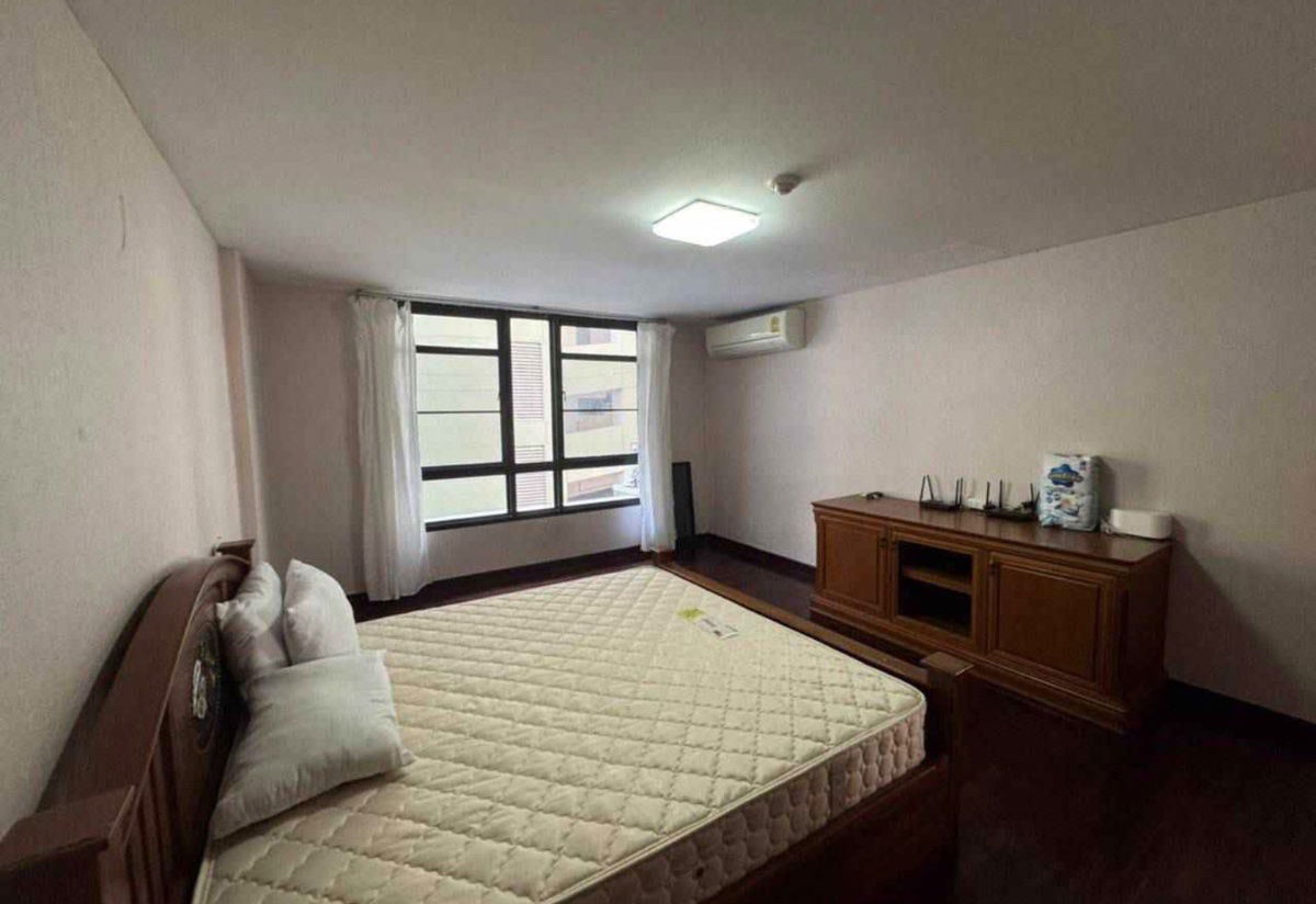 picture Baan                           Chan  - 3/10