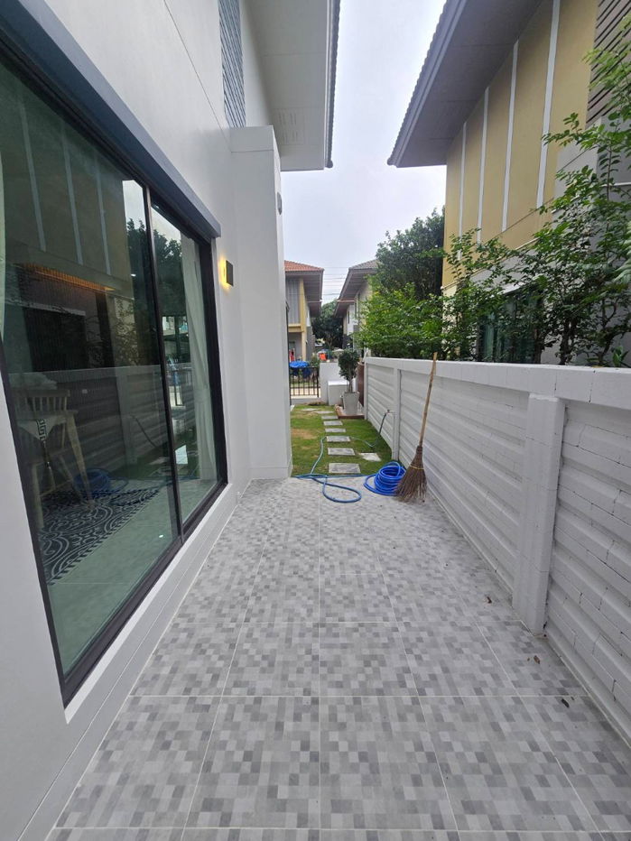 รูป บ้านแฝด ตกแต่งรีโนเวทใหม่ ทำเลดี กว้างขวาง พร้อมเฟอร์ฯสวยๆ หมู่บ้าน พร้อมพัฒน์ไพร์ม ซ.25 ถนนปัญญาเนเชอรัลปาร์ค ปัญญาอินทรา คลองสามวา - รูปที่ 23/44