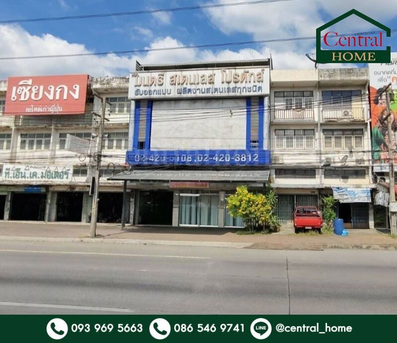 รูป อาคารพาณิชย์ 3 ชั้นครึ่ง 3 คูหา ติดถนนเพชรเกษม ทำเลดี ราคาถูก - รูปที่ 1/17