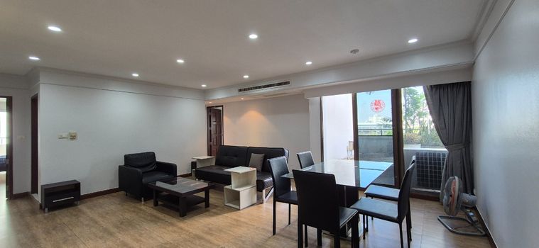 ให้เช่าห้องคอนโดฟลอร่า วิลล์ ขนาด 170 ตร.ม. วิวดีมีสวนหย่อม ตกแต่งครบ เดินทางสะดวก 