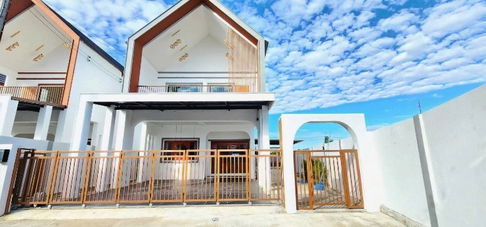 ปล่อยขายพลูวิลล่าพร้อมคนเช่าทั้ง3หลัง พร้อมเฟอร์ฯใหม่ทุกชิ้นติดโรงเรียนนานาชาติลานนา , ใกล้กาดฝรั่ง , ตลาดสด , แวดล้อมไปด้วยโรงเรียนนานาชาติหลายแห่ง