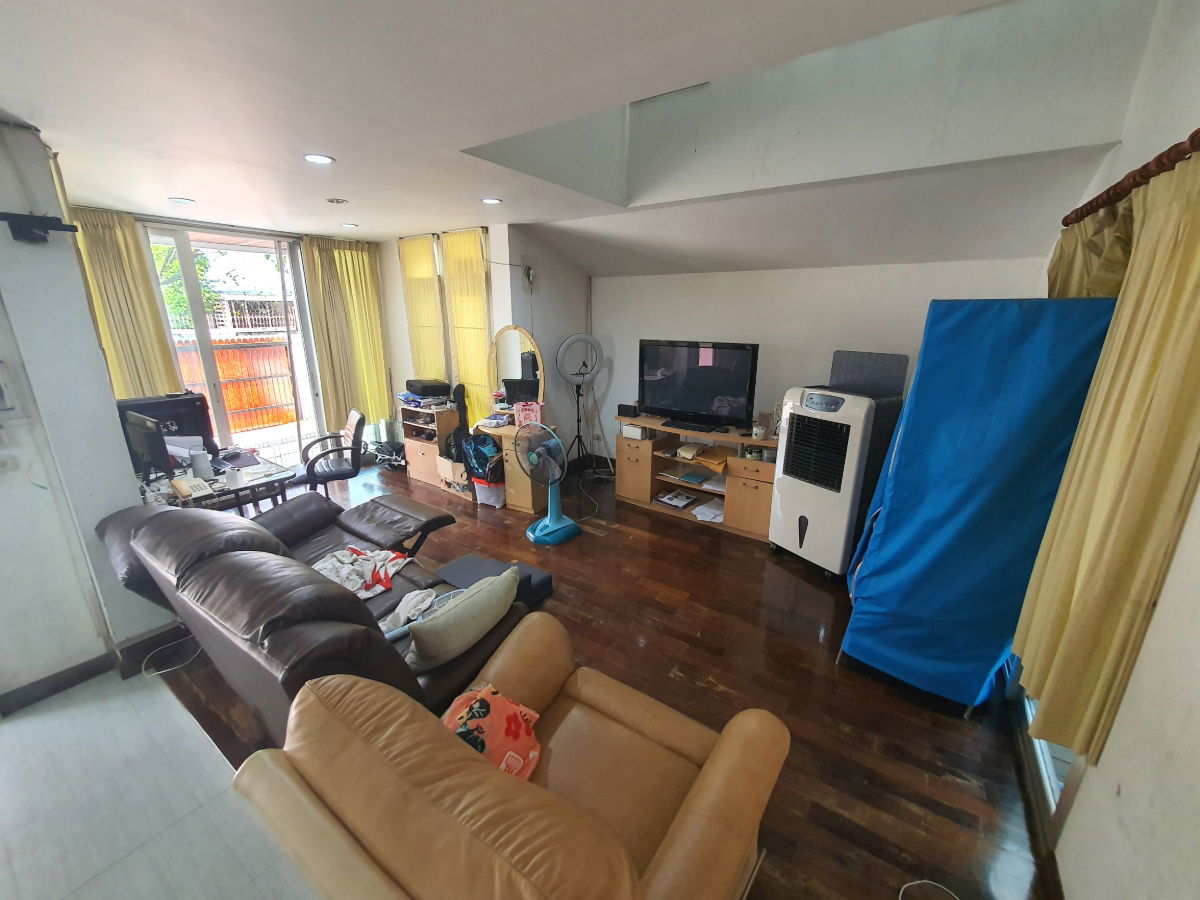 picture 2-Storey Detached House, 79.65 sq.w., Salathammasop 3, Taling Chan – Bangkok with nearly 400 sq.m. of living space. canal-side atmosphere - 14/40