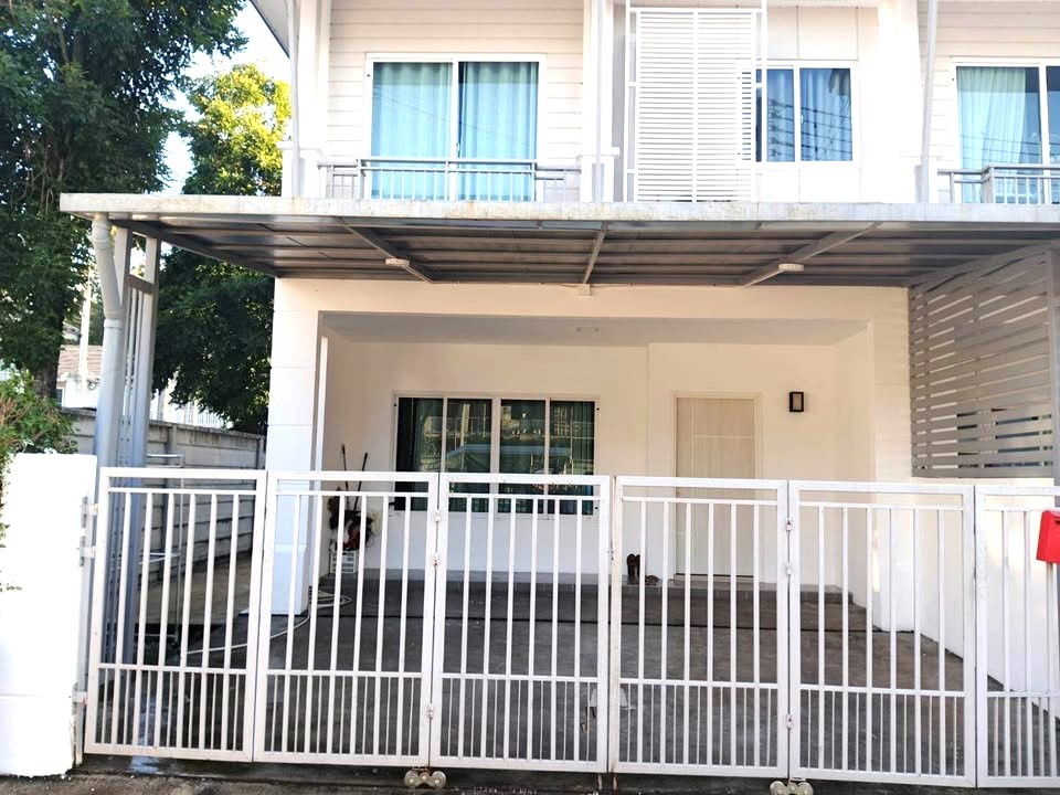 รูป ให้เช่าทาวน์โฮมสองชั้น  3 ห้องนอน 2 ห้องน้ำ 1 ห้องรับแขก 1 ห้องครัว   1  ที่จอดรถ - รูปที่ 1/17