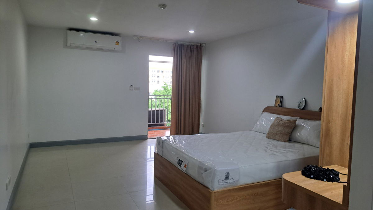 รูป ขายคอนโดใกล้ BTS สายหยุด รีเจ้นท์โฮม 8 ชั้น 6 ห้องมุม โปร่ง ปรับปรุงใหม่หมด บิ้วอินเตียง ตู้เสื้อผ้า soft close - รูปที่ 3/15