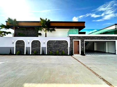 Houses for sale Chonburi : Baan Mae Bibury Luxury Pattaya Home with Private Pool