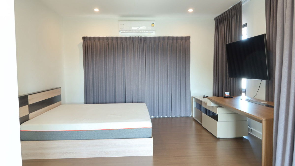 picture For rent Setthasiri Pattanakarn , 4 bedrooms big garden, Pet friendly - 12/18