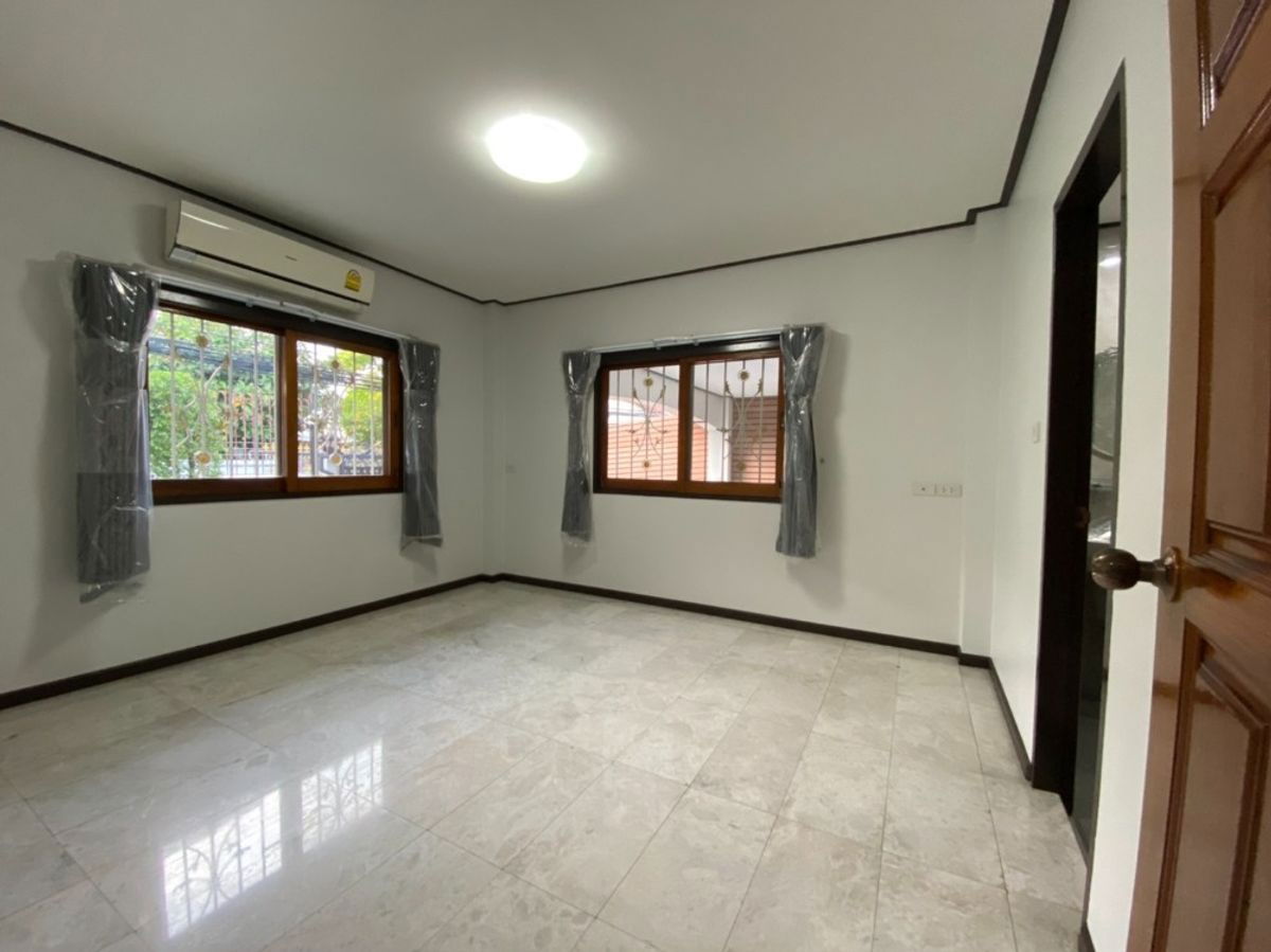 picture 🏡 For Rent: 2-Storey Detached House – Ari Area ✨ Rare location! Near BTS Ari & Si Rat Expressway - 5/8