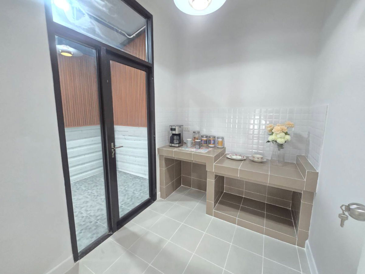 รูป บ้านแฝด ตกแต่งรีโนเวทใหม่ ทำเลดี กว้างขวาง พร้อมเฟอร์ฯสวยๆ หมู่บ้าน พร้อมพัฒน์ไพร์ม ซ.25 ถนนปัญญาเนเชอรัลปาร์ค ปัญญาอินทรา คลองสามวา - รูปที่ 17/44