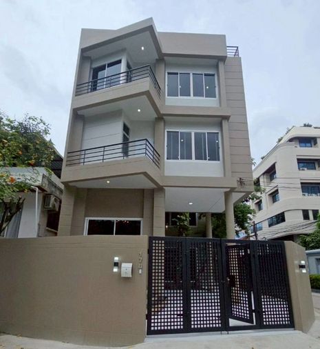 ขายบ้าน ที่ บ้านเดี่ยว 3 ชั้น รีโนเวทใหม่ทั้งหลัง