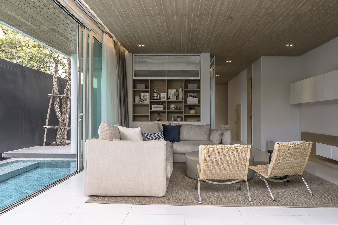 picture Luxury 3-Bedroom Pool Villa for Rent in Na Jomtien - 6/17