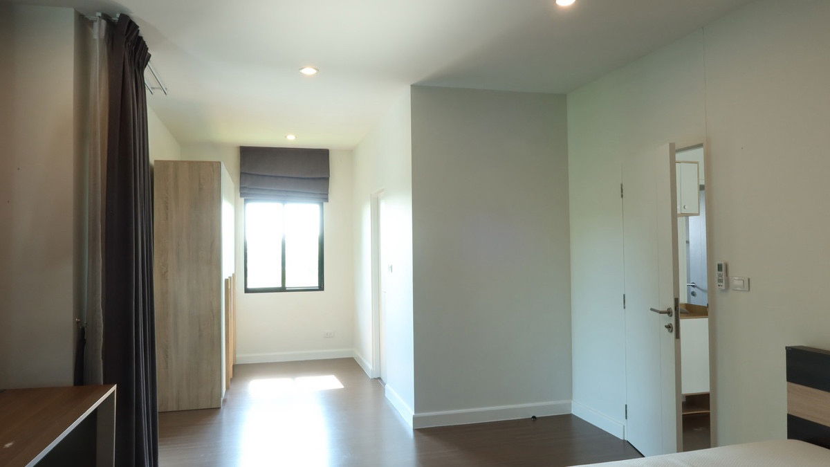 picture For rent Setthasiri Pattanakarn , 4 bedrooms big garden, Pet friendly - 13/18