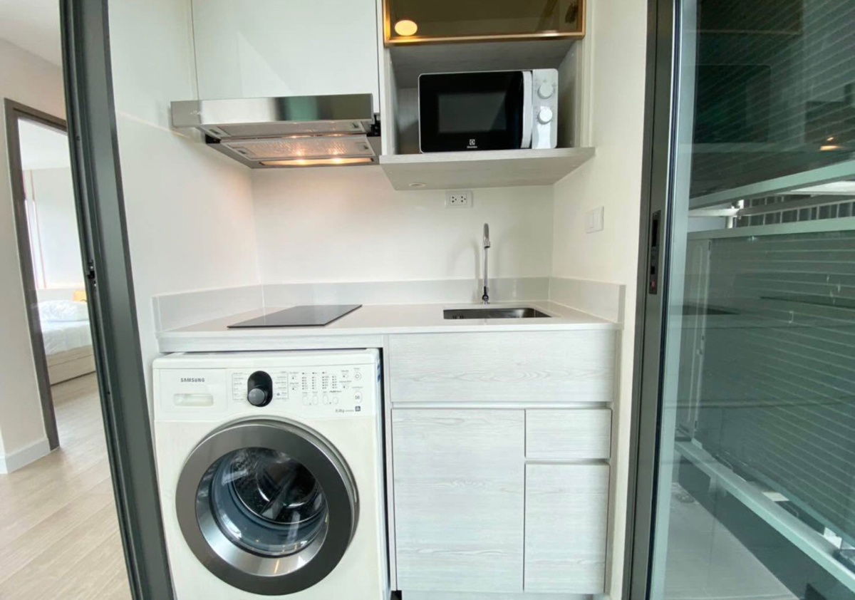 picture Metro Luxe Rose Gold Phahol - Sutthisan - 8/10