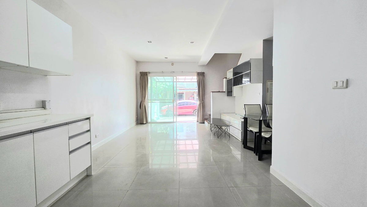 รูป ให้เช่า บ้านหลังมุม* ทาวน์โฮม 3 ชั้น ใกล้พัฒนาการ - รูปที่ 7/8