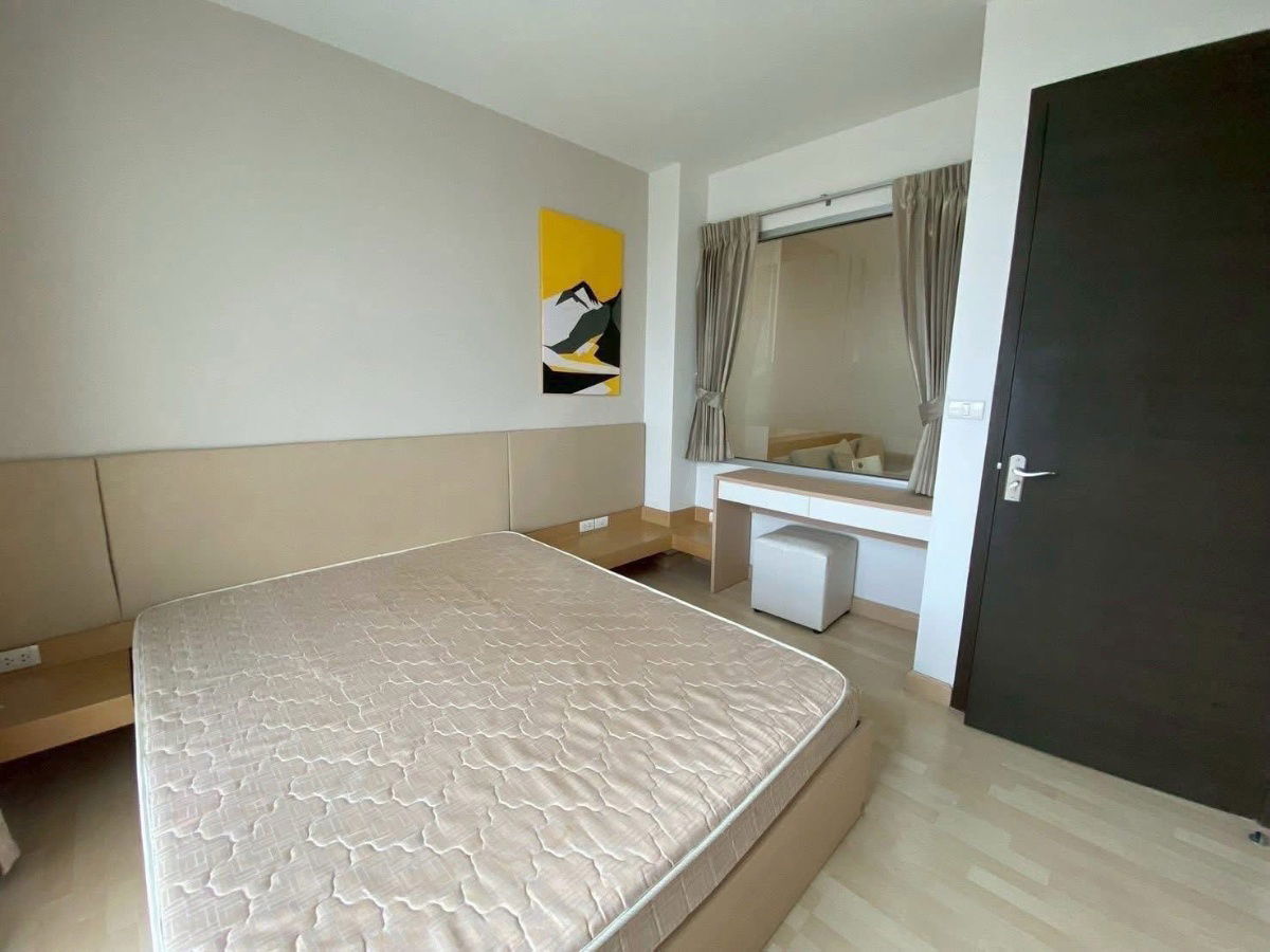 รูป Y135📌ให้เช่าคอนโด Rhythm Ratchada (ริทึ่ม รัชดา)ใกล้ MRT รัชดาภิเษก พร้อมอยู่ เฟอร์นิเจอร์และเครื่องใช้ไฟฟ้า - รูปที่ 2/5