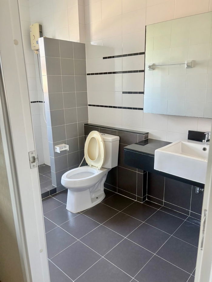 picture For Sale: 3-Storey Townhome. A versatile townhome designed for modern urban living—perfect for families or those seeking a stylish home office. - 7/20