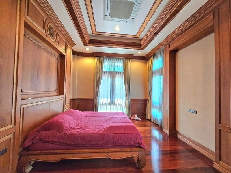 รูป ขายคฤหาสหรู ในเมืองศรีราชา ตกแต่งเฟอร์นิเจอร์ด้วยไม้สัก และ ไม้มะค่าทั้งหลัง - รูปที่ 15/20