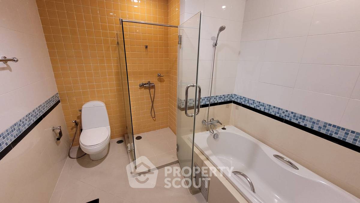 picture 3-BR Condo at Citi Smart Sukhumvit 18 near BTS Asok (ID 1988256) - 2/8