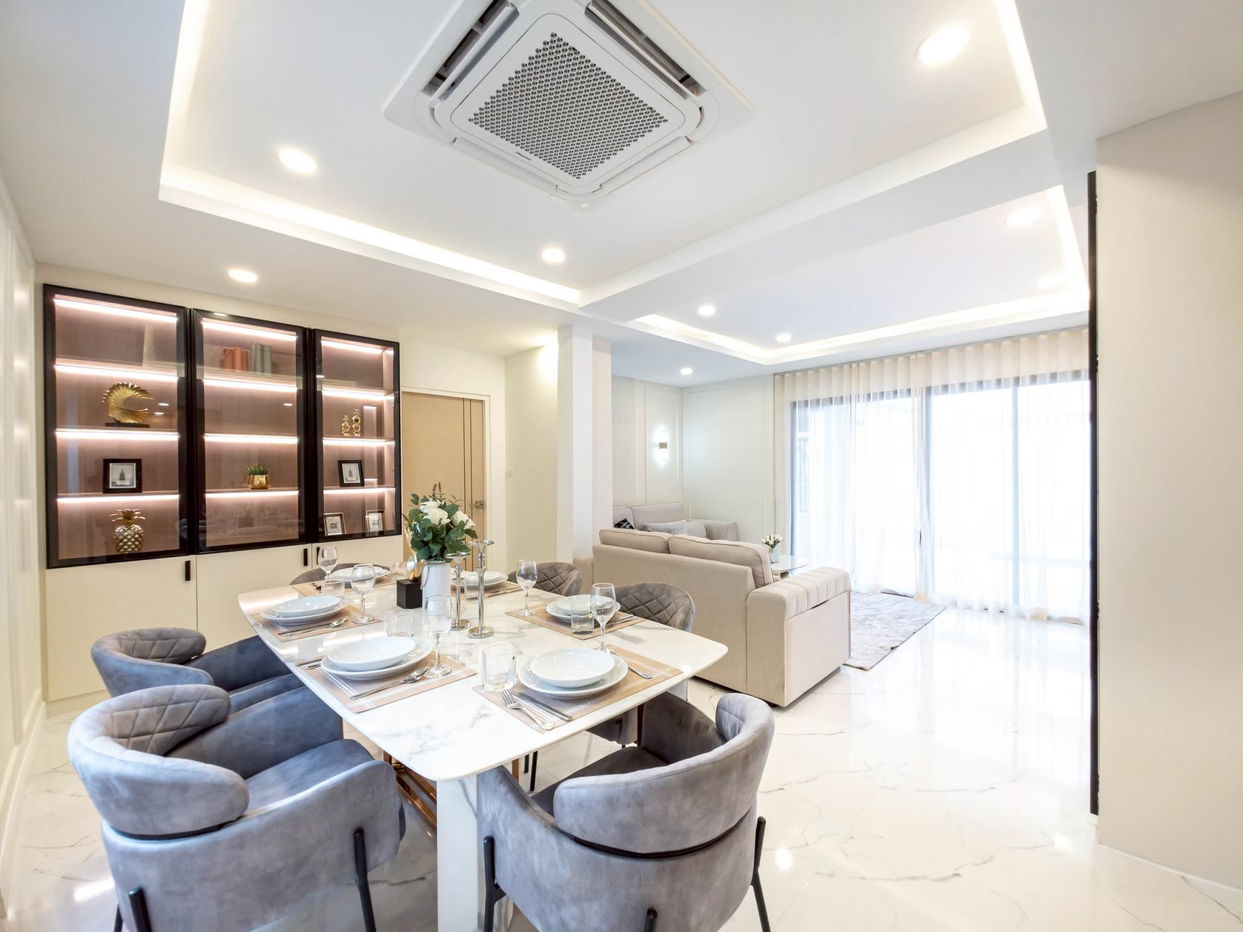 รูป 5 Bedrooms House on Thepprasit Road for Sale - รูปที่ 8/23