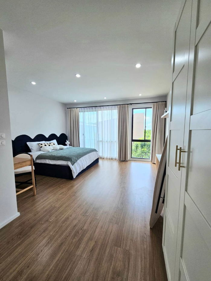 picture [Rent] 3-story townhome, Baan Klang Muang, Rama 9 - Krungthep Kreetha, convenient travel, the road in front of the house is very wide. - 8/16