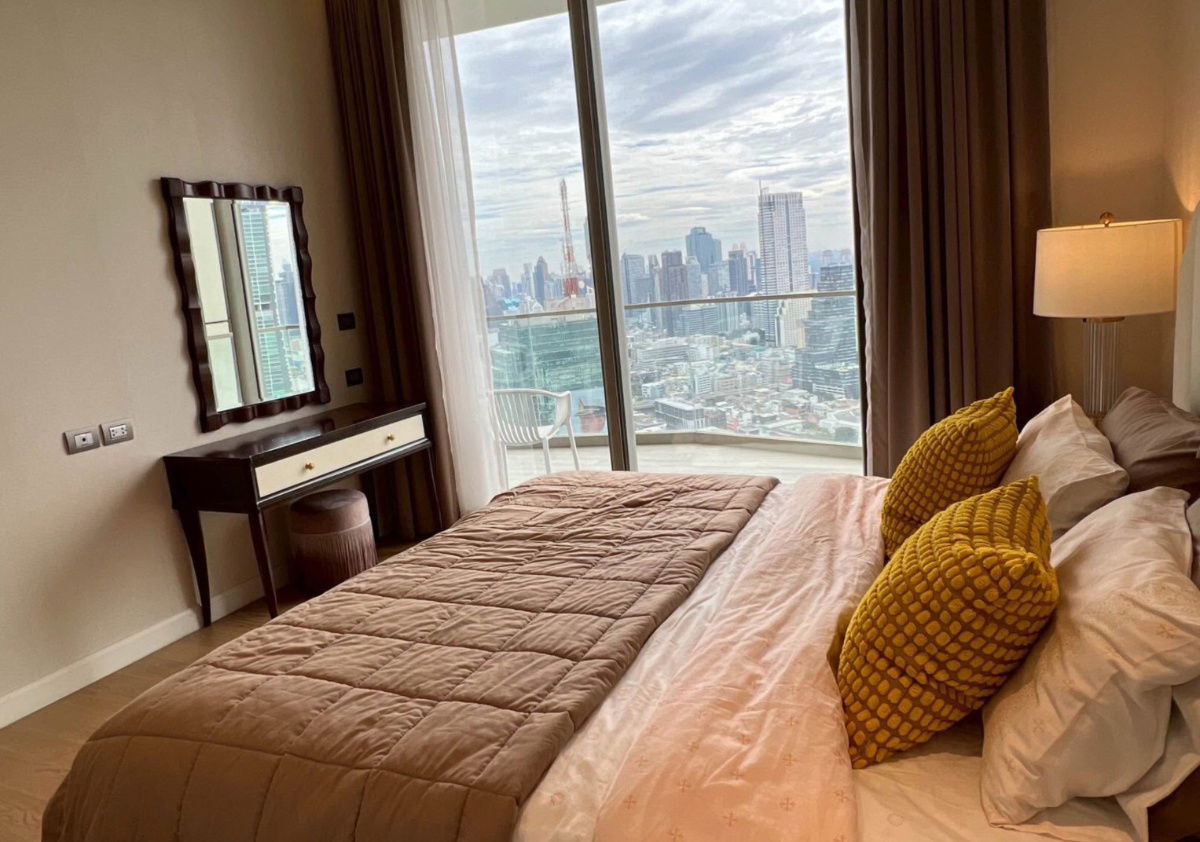 picture Magnolias Waterfront Residences - 2/8