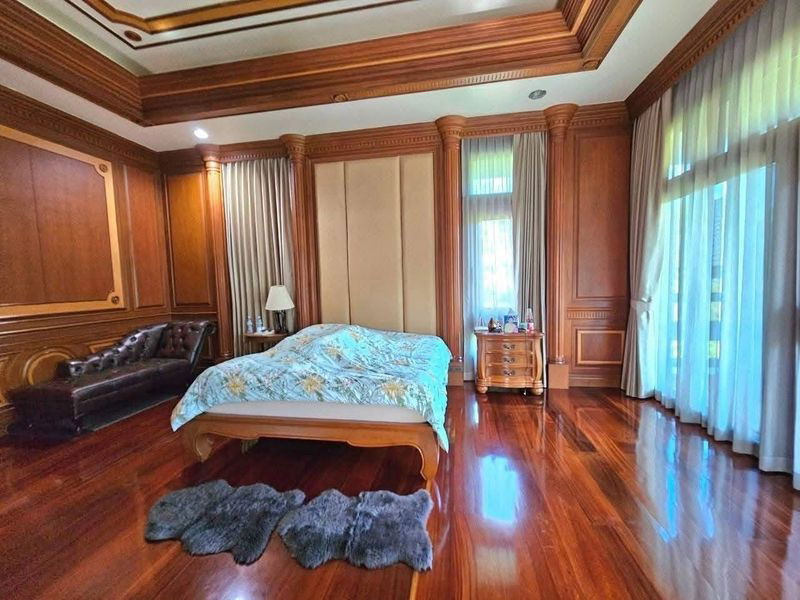 รูป ขายคฤหาสหรู ในเมืองศรีราชา ตกแต่งเฟอร์นิเจอร์ด้วยไม้สัก และ ไม้มะค่าทั้งหลัง - รูปที่ 16/20