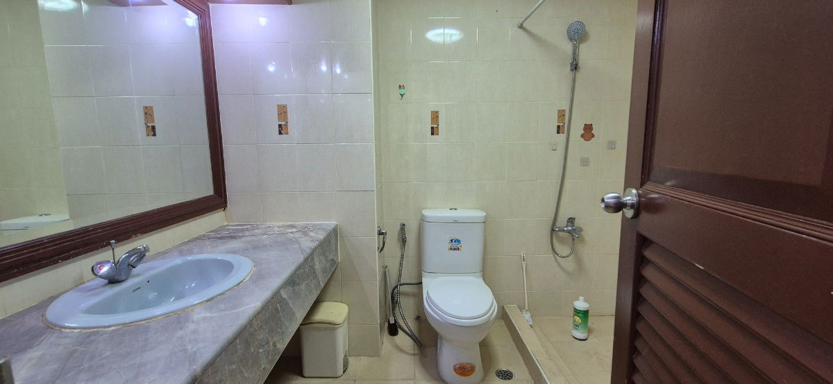 รูป ให้เช่าห้องคอนโดฟลอร่า วิลล์ ขนาด 170 ตร.ม. วิวดีมีสวนหย่อม ตกแต่งครบ เดินทางสะดวก - รูปที่ 29/36