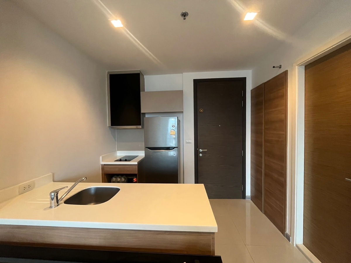 รูป T109 ให้เช่าคอนโด Rhythm Phahon-Ari (ริทึ่ม พหล-อารีย์) ห้องขนาด45ตรม. ห้องรีโนเวท เฟอร์+เครื่องใช้ไฟฟ้าใหม่ ราคาพิเศษสุด - รูปที่ 2/13