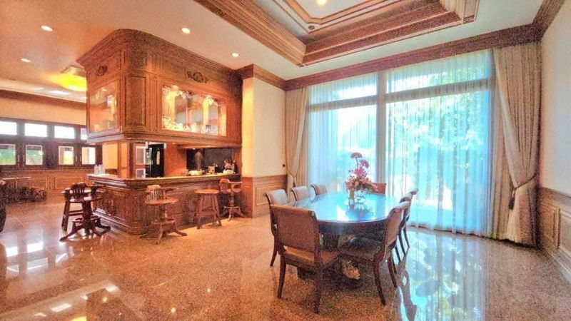 รูป ขายคฤหาสหรู ในเมืองศรีราชา ตกแต่งเฟอร์นิเจอร์ด้วยไม้สัก และ ไม้มะค่าทั้งหลัง - รูปที่ 12/20