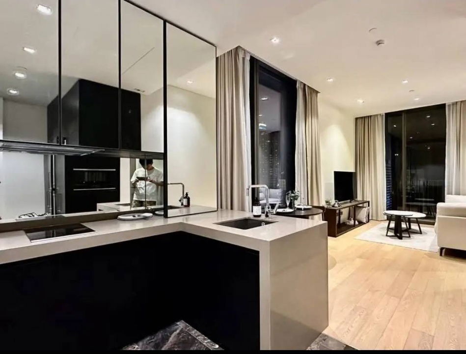 picture For rent: 28 Chidlom, a luxury corner condo, beautifully decorated and fully furnished, ready to move in. RW007283 - 3/14