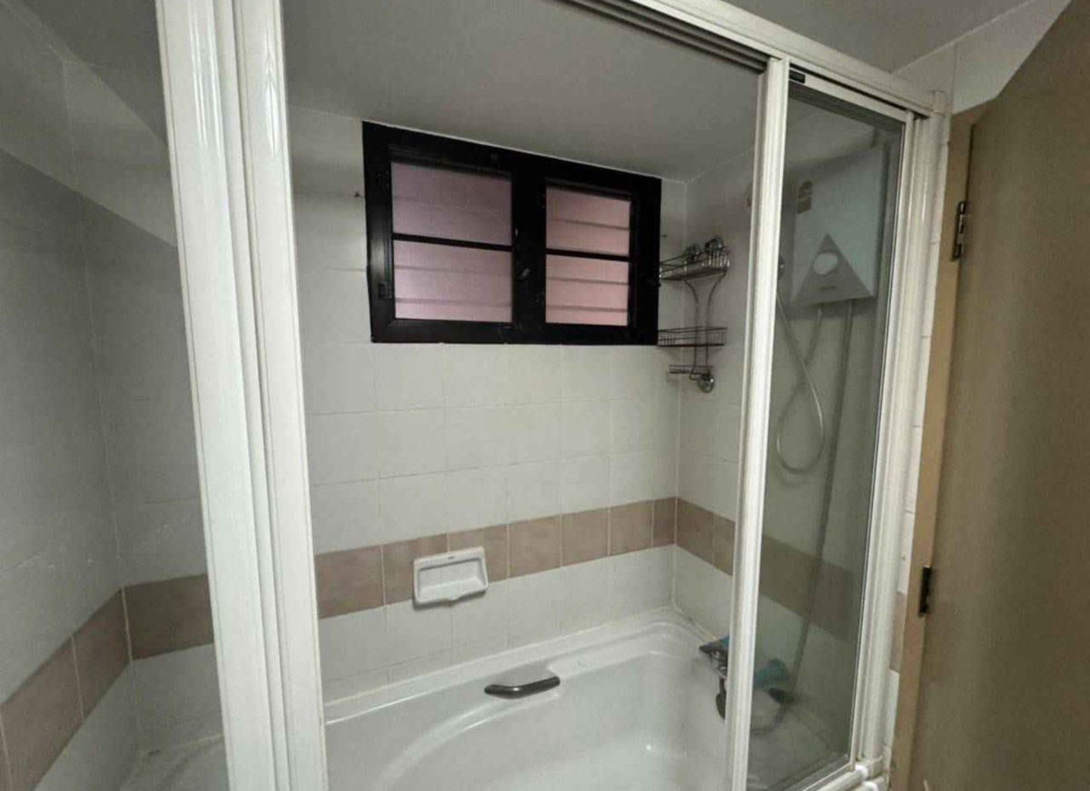 picture Baan                           Chan  - 9/10