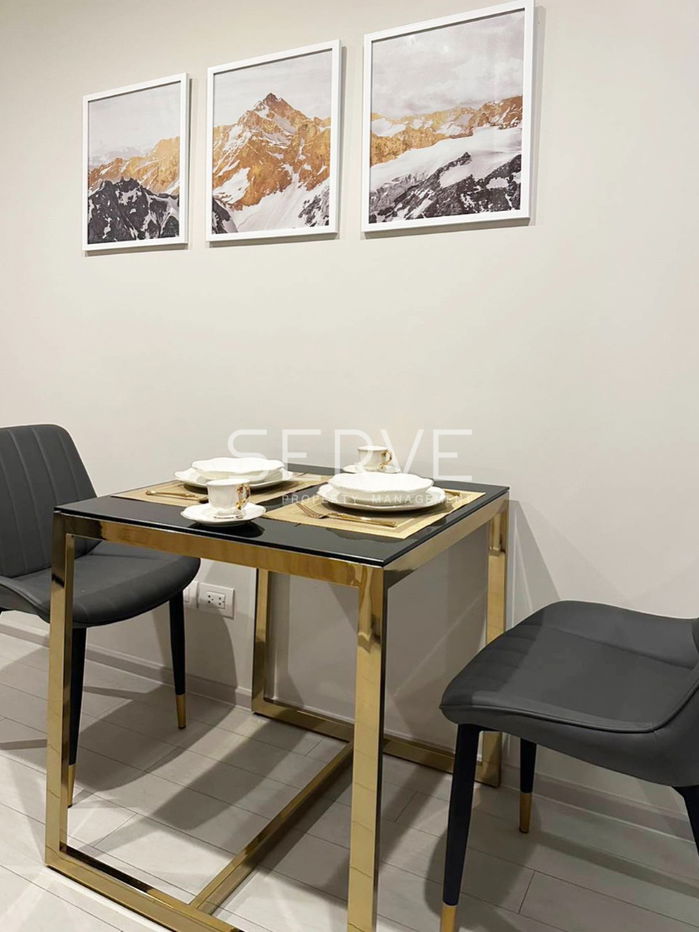 รูป สตูดิโอ กั้นห้องเป็นสัดส่วน ชั้นสูง 10+ บนสุดยอดทำเล คอนโดเชื่อมต่อเข้า BTS เพลินจิต ที่คอนโด Noble Ploenchit / ให้เช่าคอนโด - รูปที่ 5/8