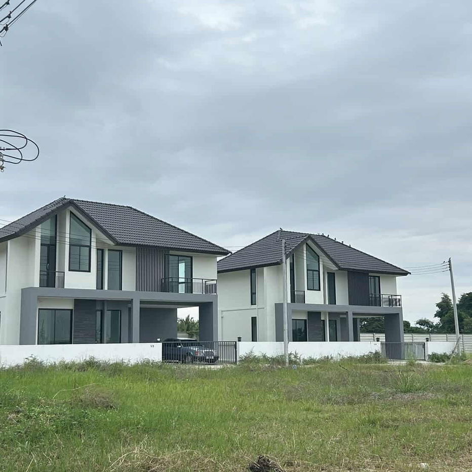 picture Brand New House for sale . Near PhaKoiTai fresh Market .Sanphisae ChiangMai - 7/8