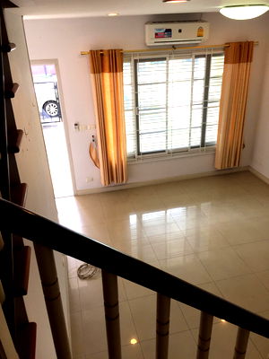 เช่าทาวน์โฮม วิทยาลัยพณิชยการธนบุรี : ให้เช่าบ้านTownhome 3 ชั้น Urban Sathorn” Tel:0994635887 Line : @313fajed