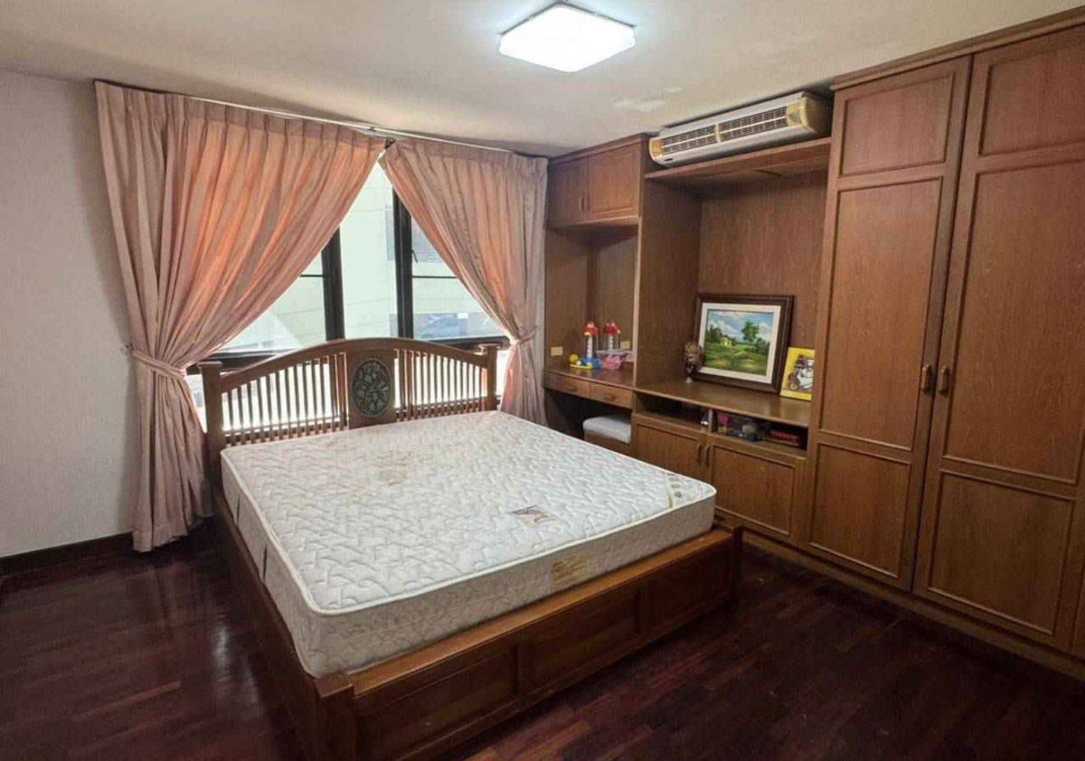 picture Baan                           Chan  - 7/10