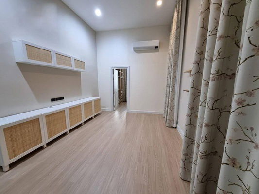 รูป [ให้เช่า] หมู่บ้าน บางกอก บูเลอวาร์ด วิภาวดี - พหลโยธิน / 4 ห้องนอน 5 ห้องน้ำ / 86 ตรว. **90,000** บ้านเดี่ยวโครงการหรู ใกล้ฟิวเจอร์พาร์ครังสิต - รูปที่ 9/14