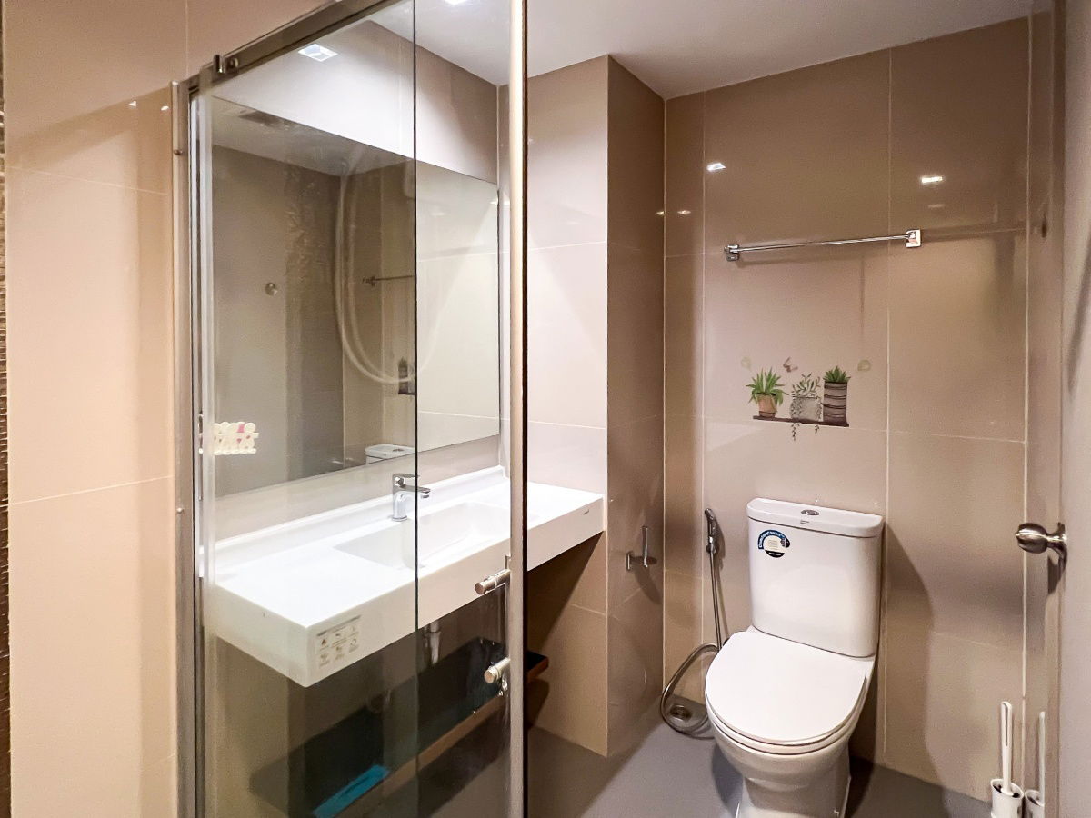 picture For Rent: Ideo Sukhumvit 93 – High Floor 1-Bedroom Condo Near BTS Bang Chak (80 m) - 9/19