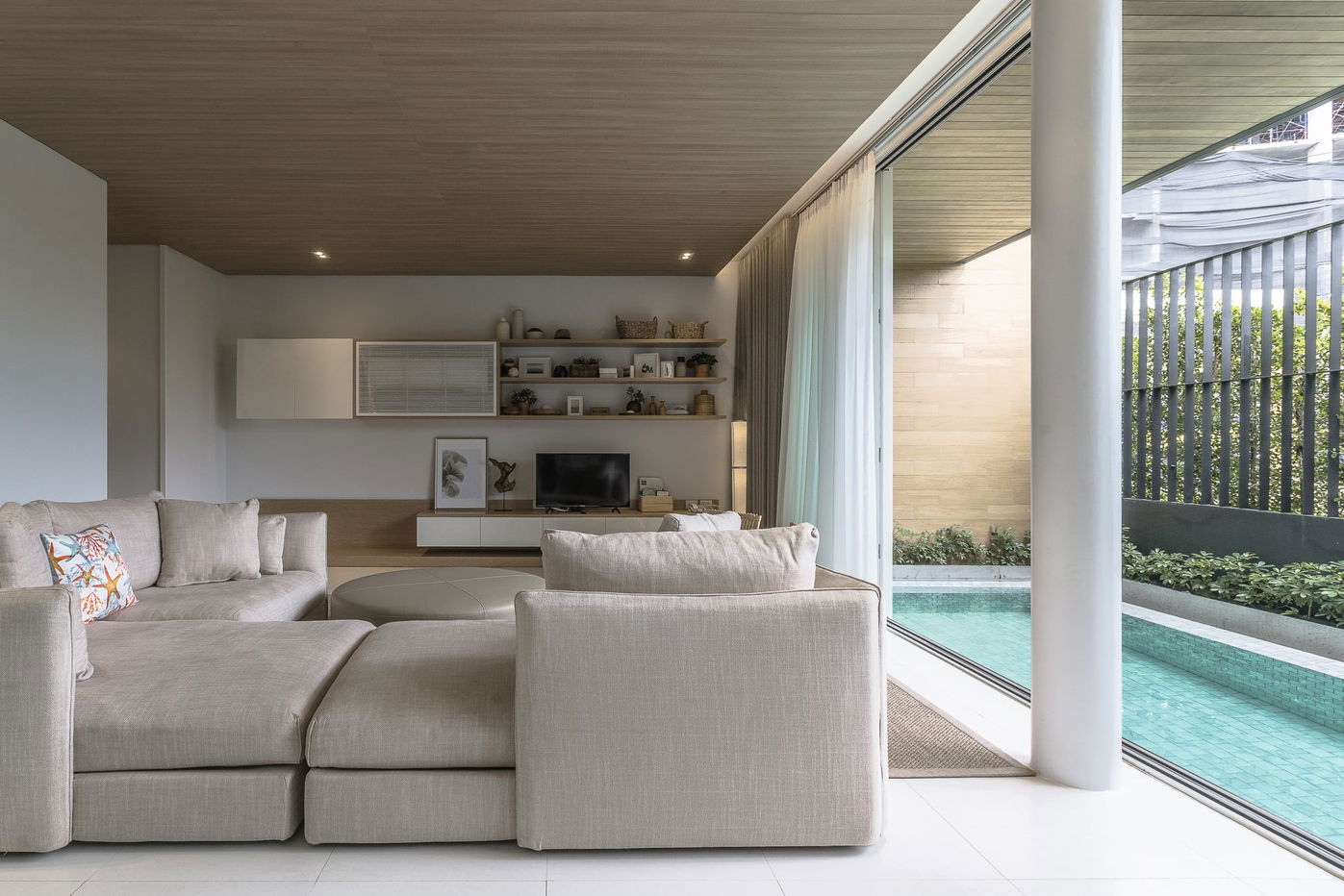 picture Luxury 3-Bedroom Pool Villa for Rent in Na Jomtien - 5/17