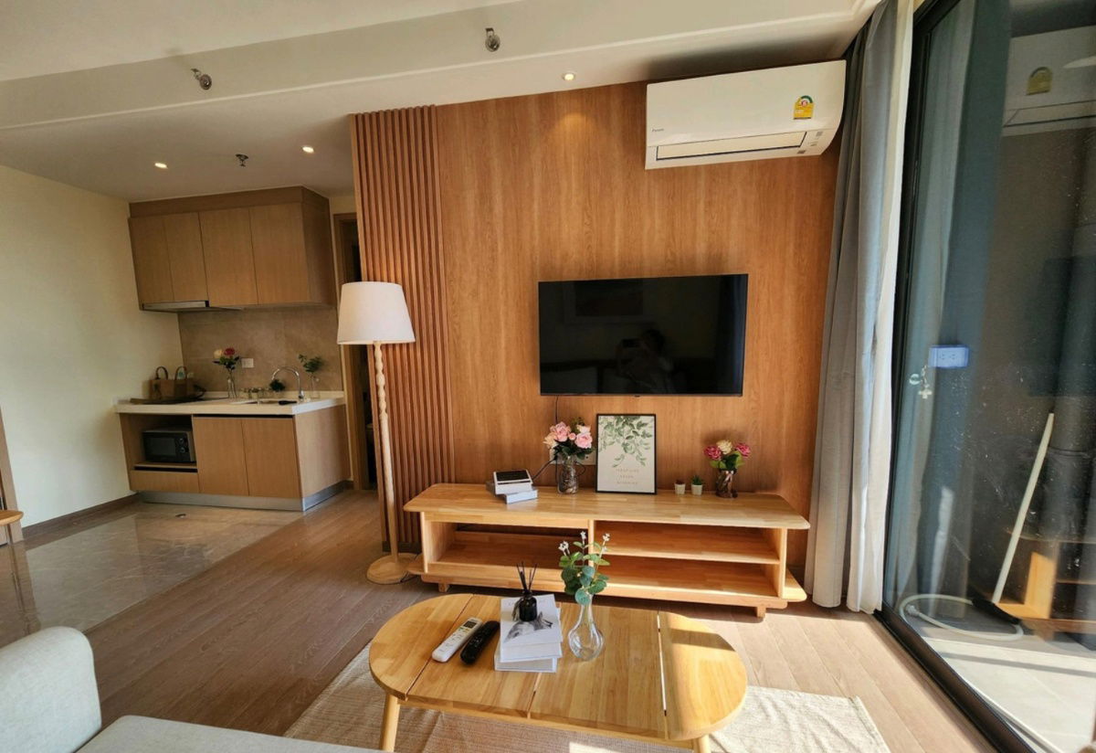 picture Rent a beautiful, affordable, ready-to-move-in Regal Sathorn-Narathiwat condo near BRT Tanon Chan Interested? Add me on Line: @841qqlnr - 3/20