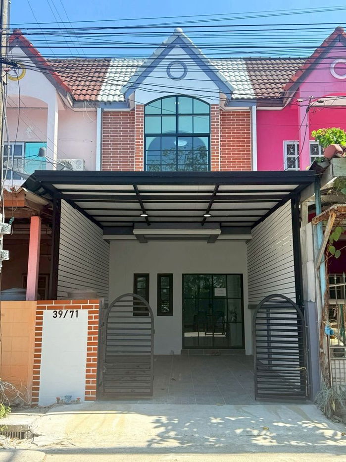 รูป ทาวน์เฮ้าส์ รีโนเวทใหม่ ทำเลดี หมู่บ้าน มหาลาภ2 ถนนเมนคู้ซ้าย มิตรไมตรี คู้ฝั่งเหนือ หนองจอก มีเฟอร์นิเจอร์ หน้าบ้านไม่ชนใคร - รูปที่ 2/21